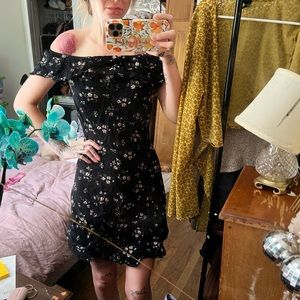 Vintage 90s off-shoulder floral mini dress